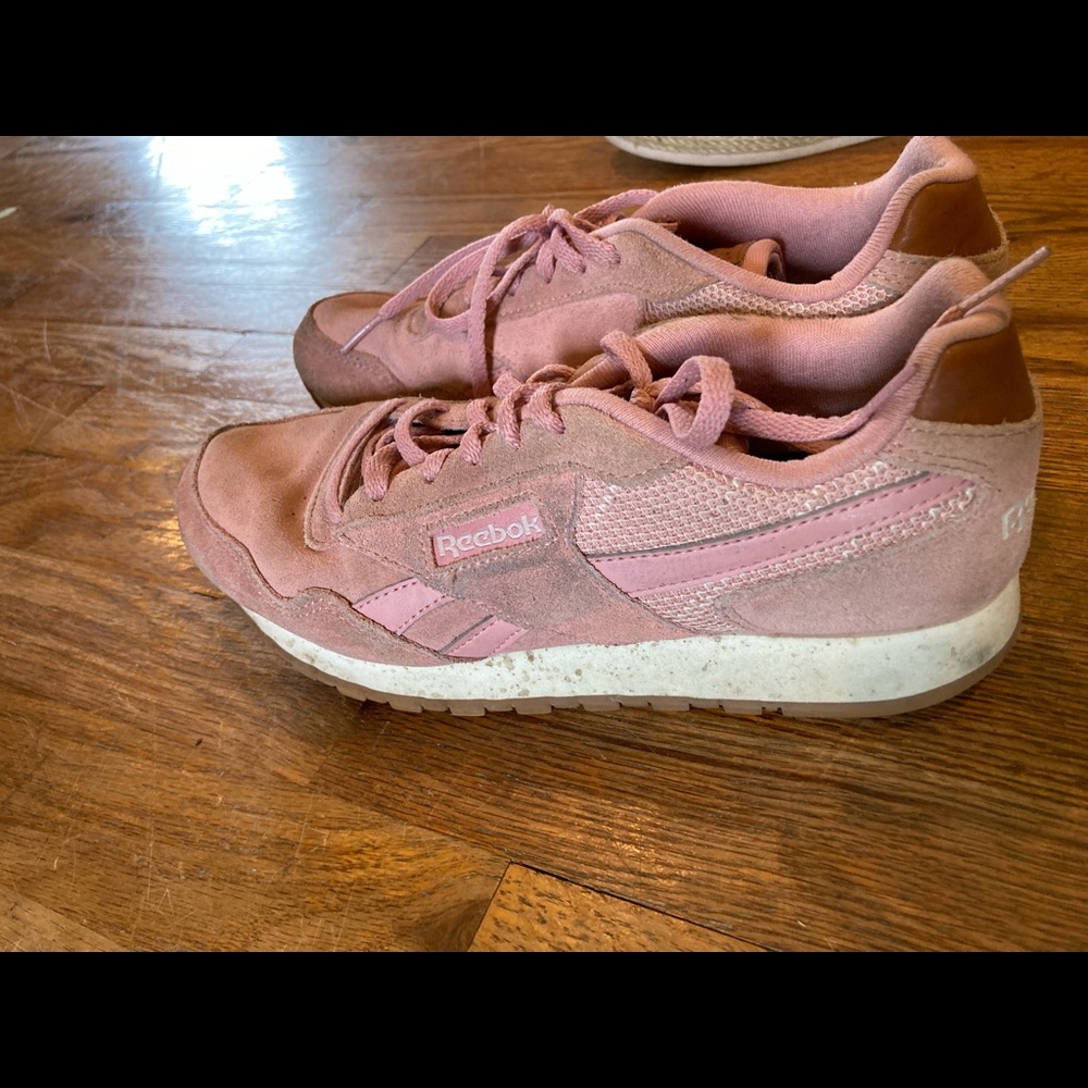 Reeboks - Picture 2 of 2